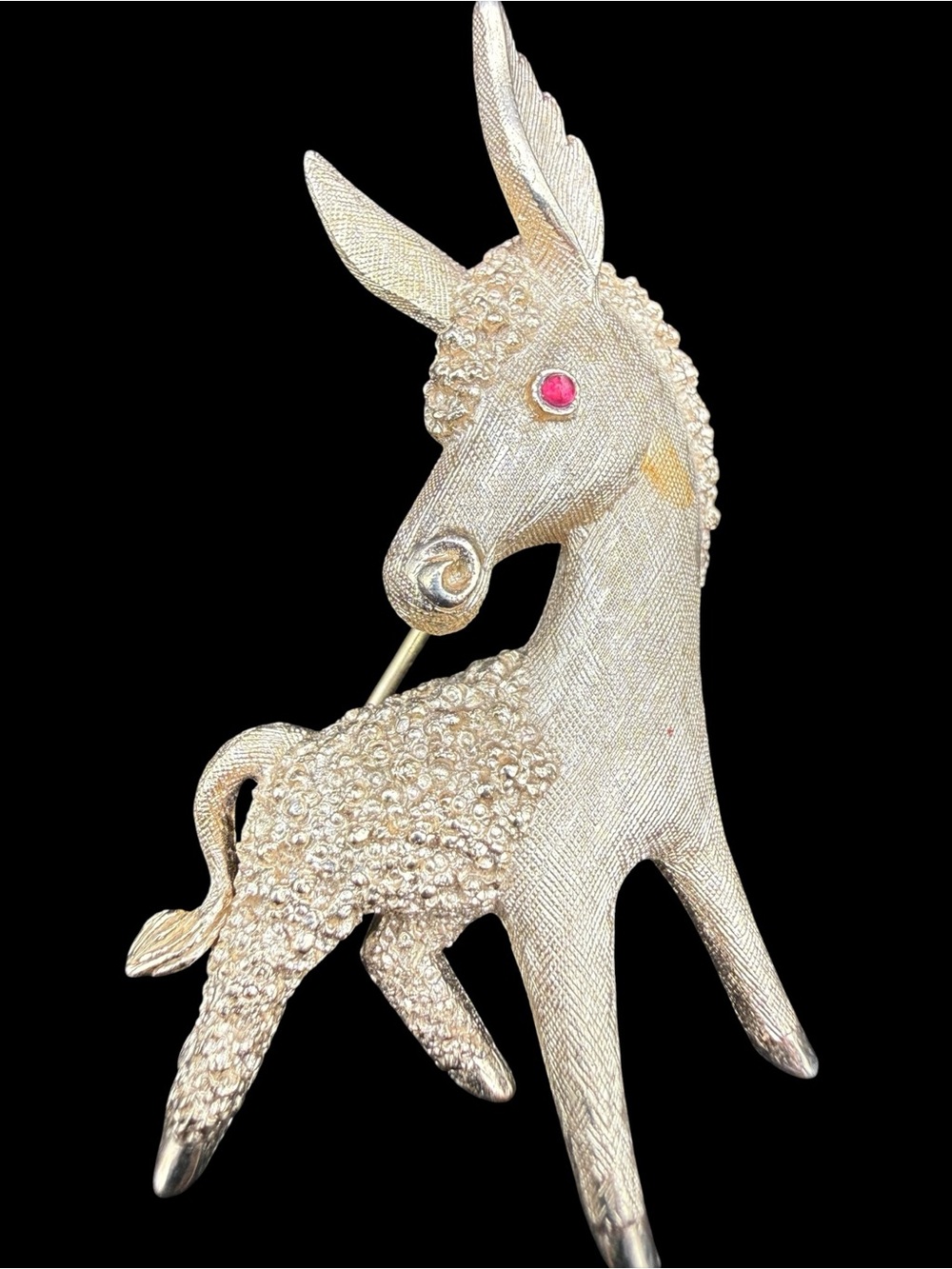 Vintage Trifari Gold-Tone Donkey Brooch Pink Accent Eye - Picture 2 of 5